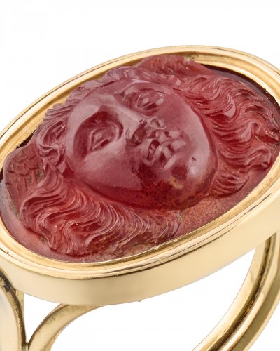 Fine carnelian cameo with the head of Medusa. Italian, 17th century.   - Antique Jewellery Style 