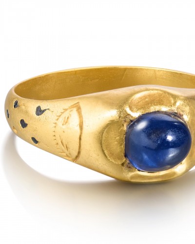Antique Jewellery  - Gold sapphire ring with tears of the Virgin, England 15th century