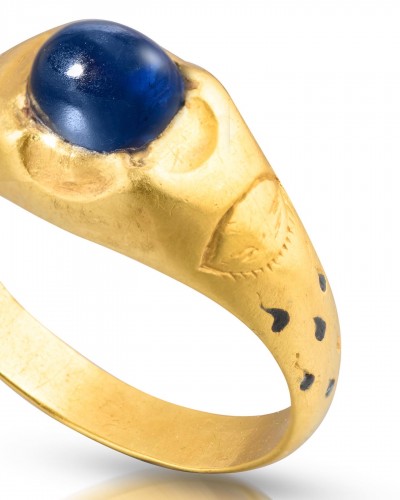 Gold sapphire ring with tears of the Virgin, England 15th century - 