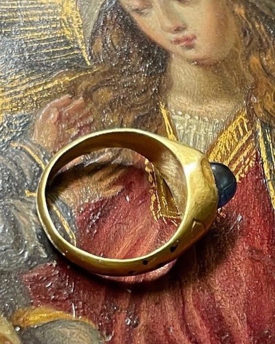 Antiquités - Gold sapphire ring with tears of the Virgin, England 15th century