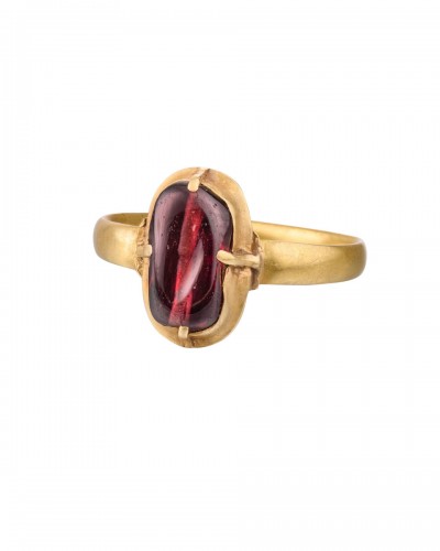 Medieval gold ring set with an ancient drilled garnet, England 13th century