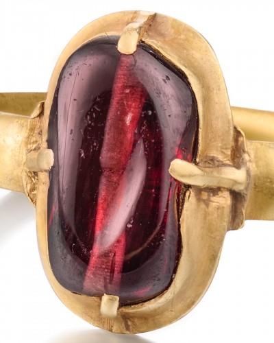 Antique Jewellery  - Medieval gold ring set with an ancient drilled garnet, England 13th century
