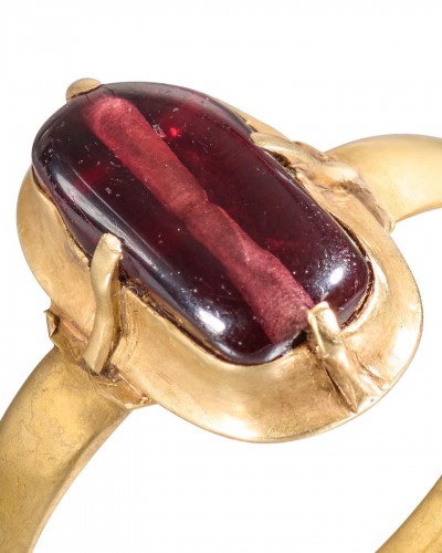 Medieval gold ring set with an ancient drilled garnet, England 13th century - 