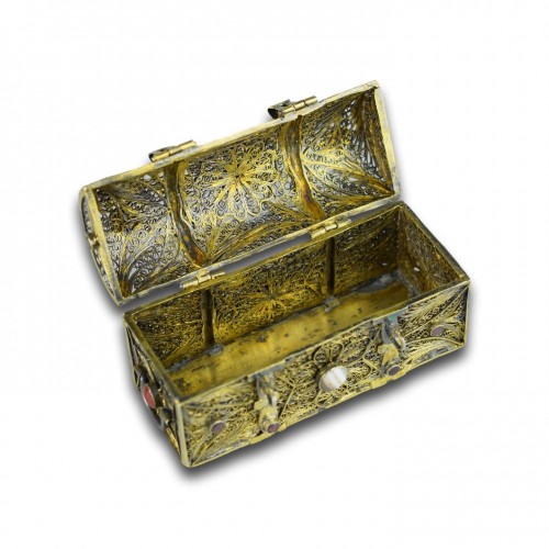 Coffret en filigrane d'argent avec pierres précieuses, travail Austro-hongrois poinçonné 1842 - 
