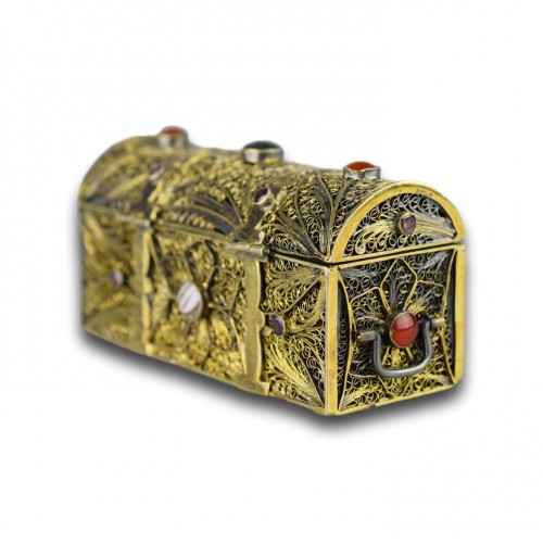 Antiquités - Coffret en filigrane d'argent avec pierres précieuses, travail Austro-hongrois poinçonné 1842