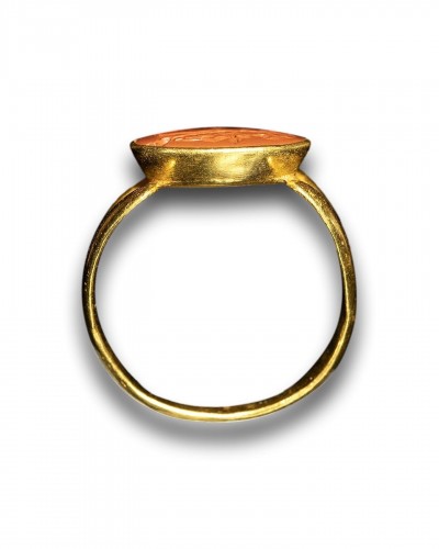 Bijouterie, Joaillerie Bagues - Bague en or avec une intaille de récolte d'Erotes, Romain 1er - 2e siècle A.D.