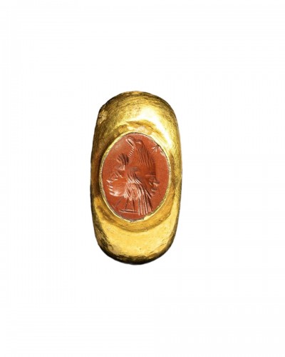 Intaille d'un Gryllus sertie dans un anneau d'or ancien, Romain 2e - 3e siècle