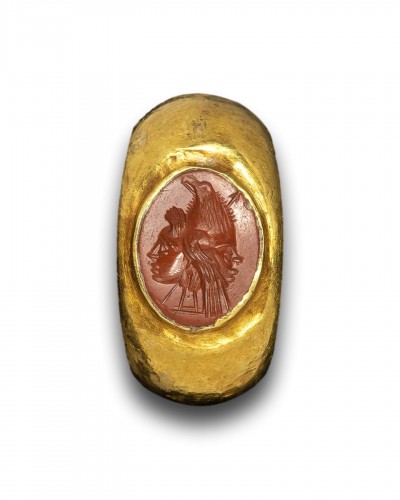 Intaille d'un Gryllus sertie dans un anneau d'or ancien, Romain 2e - 3e siècle - Bijouterie, Joaillerie Style 