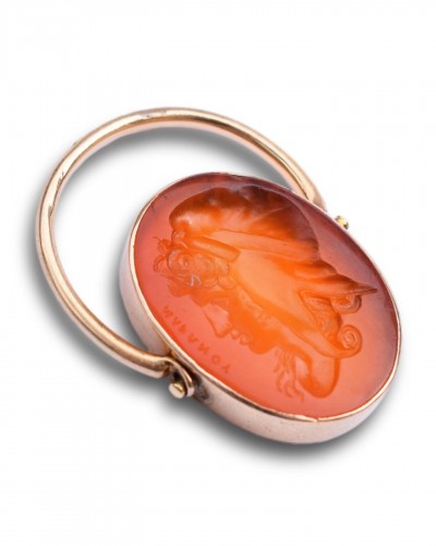 19th century - Carnelian intaglio ring with the Trojan Prince Paris. Italian, 19th century