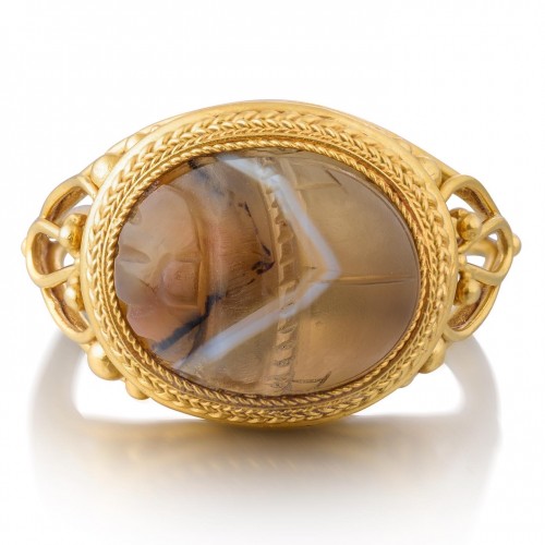 Bague en or néo-étrusque sertie d'un scarabée en agate, Italie vers 1870 - Bijouterie, Joaillerie Style 