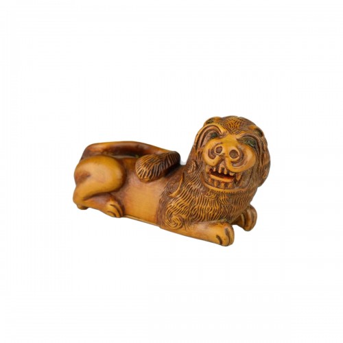 Boxwood snuff box in the form of a snarling lion