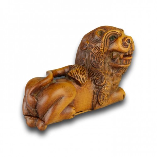 Boxwood snuff box in the form of a snarling lion - Curiosities Style 