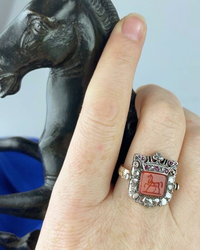 Antique Jewellery  - Swivelling diamond and ruby cluster ring, mid 19th century.