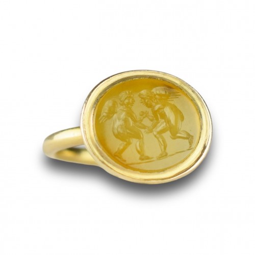 Gold ring with a Roman intaglio of wrestling Erotes. 1st - 2nd century AD.  - 