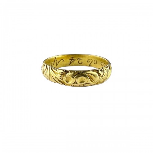 Finely engraved gold memento mori ring