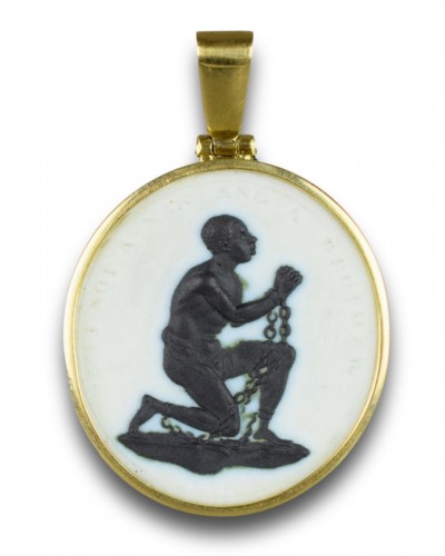 Antiquités - Anti-Slavery medallion set gold pendant