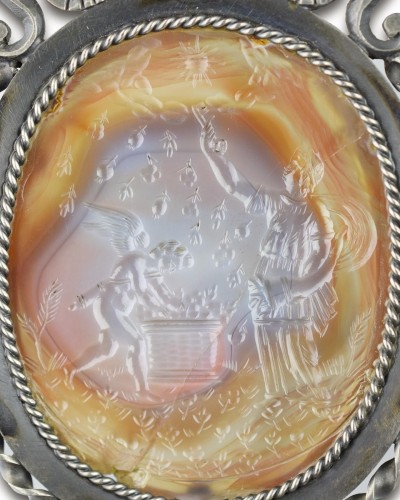 Large agate intaglio of Cupid and Flora - 