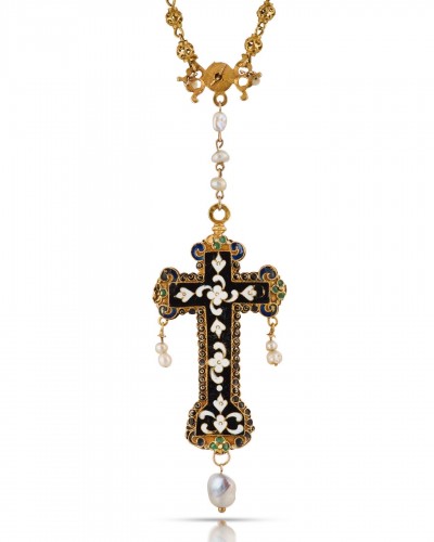 Gold &amp; enamel cross pendant with table cut rock crystals. Spanish, 17th cen - 
