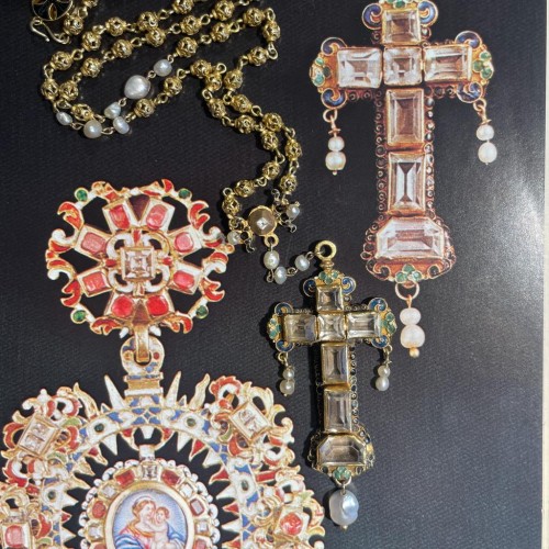  - Pendentif croix en or et émail avec cristaux de roche taillés, Espagne XVIIe siècle