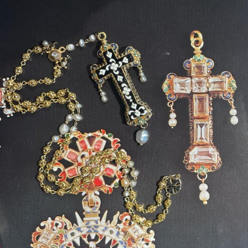 Antiquités - Gold &amp; enamel cross pendant with table cut rock crystals. Spanish, 17th cen