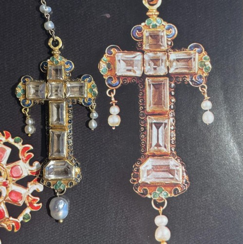 Antiquités - Gold &amp; enamel cross pendant with table cut rock crystals. Spanish, 17th cen