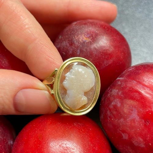 Antique Jewellery  - Cameo ring in the manner of Angelo Amastini - Italy 18th/19th century