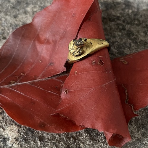 Antiquités - Bague en bronze doré au buste de Minerve - Romain, 1er / 2e Siècle Après  J.?-?C.