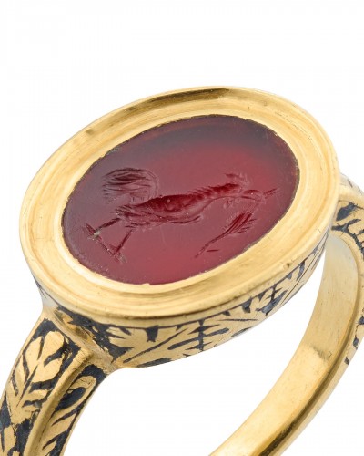Gold ring with an intaglio of a Rooster. Roman, 1st / 2nd century &amp; 17th ce - 