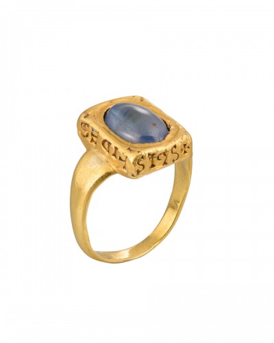 Medieval amuletic gold & sapphire ring - England or France14th century.
