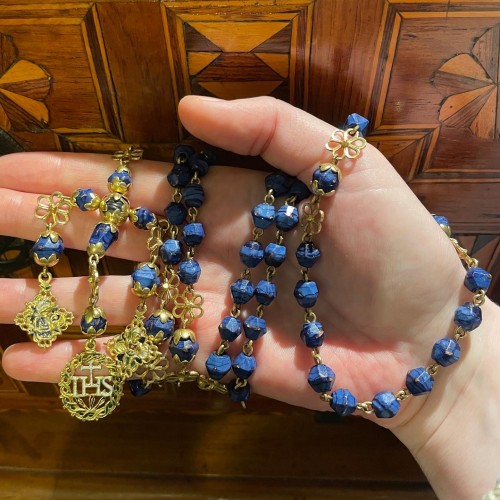Antiquités - Gold mounted aventurine and blue glass rosary, Spain circa 1700