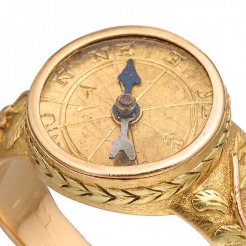 Antique Jewellery  - ari-coloured gold compass ring. French or English, early 19th century