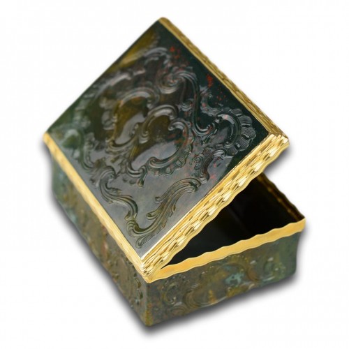Antiquités - Gold mounted heliotrope snuff box, Germany18th century