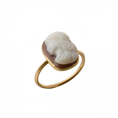 Camée Sardonyx d'une femme noble dans un anneau d'or, Italie XVe siècle