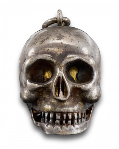 Antiquités - Pomander en argent sous la forme d'un crâne, Allemagne XVIIe siècle