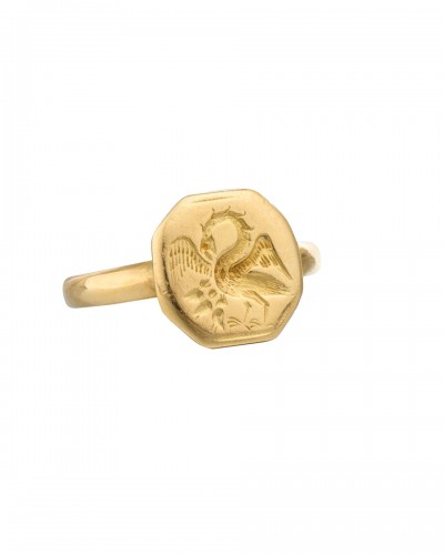 Gold signet ring with the pelican in its piety., England late 16th century