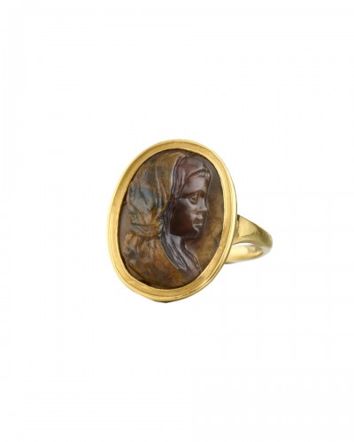 Bague en or avec un camée d'agate d'une femme, Italie XVIe/XVIIe siècle