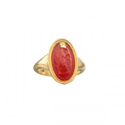 Ancient Greek carnelian amygdaloid intaglio ring, Archaic period, 5th centu