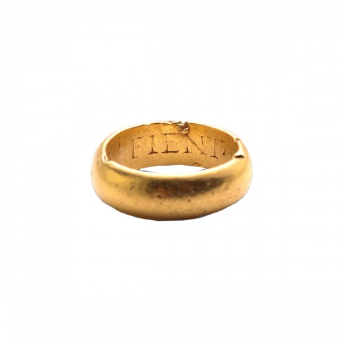 latin inscribed Tudor gold posy ring, England 16th century