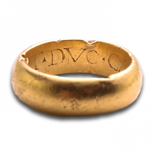 Bague en or avec inscription Tudor en latin, Angleterre XVIe siècle - Bijouterie, Joaillerie Style 