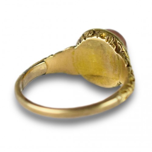 Georgian gold ring set with an ancient intaglio. English, 19th century - Antique Jewellery Style 