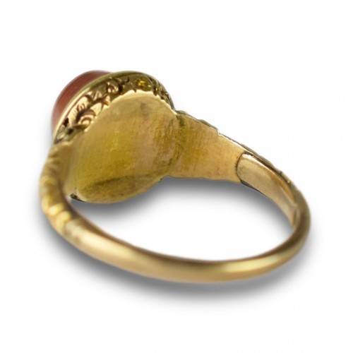 Antique Jewellery  - Georgian gold ring set with an ancient intaglio. English, 19th century