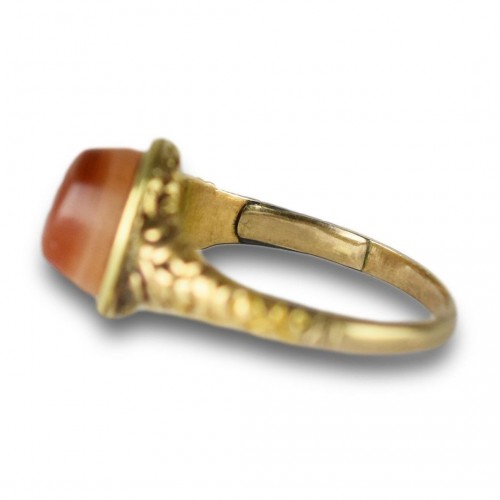 Georgian gold ring set with an ancient intaglio. English, 19th century - 