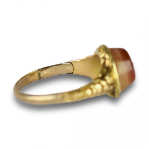 19th century - Georgian gold ring set with an ancient intaglio. English, 19th century
