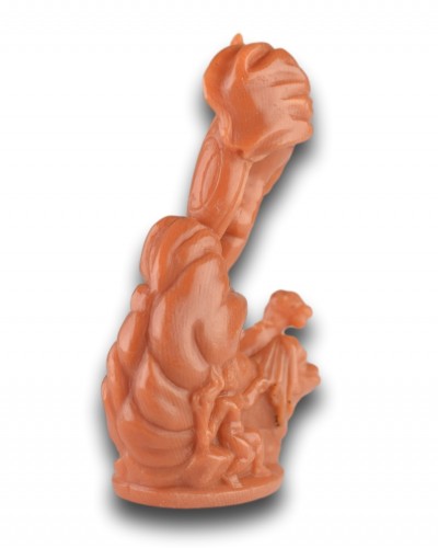 Objets de Vitrine  - Corail sculpté d'Ariane et Thésée avec Cupidon