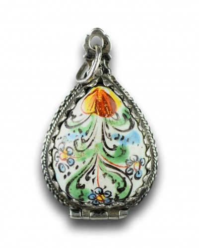 17th century - Silver mounted enamel pomander decorated with flowers, Germany 17th century