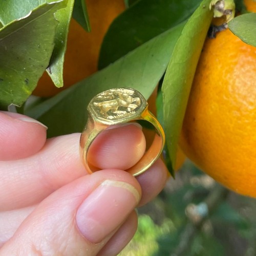 Gold merchants ring with the image of a galloping stag - Germany17th century - 