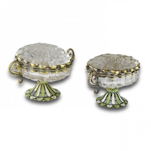 Paire  de salerons en cristal de roche, vermeil et émail, Autriche-Hongrie fin XIXe siècle - Verrerie, Cristallerie Style 