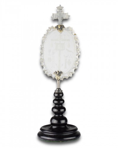 Art sacré, objets religieux  - Retable miniature en cristal de roche monté sur argent. Espagne milieu du XVIIe siècle