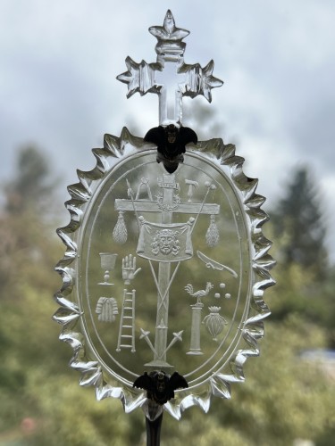 Antiquités - Retable miniature en cristal de roche monté sur argent. Espagne milieu du XVIIe siècle