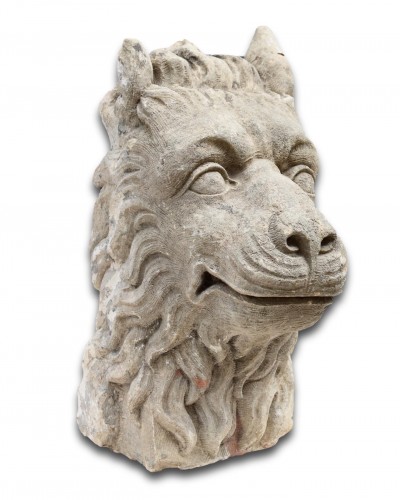 <= 16th century - Large sandstone head of a lion, France late 16th century